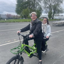 Nadine et Manon lors de l’événement sur l’éco mobilité du 16 avril