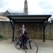 Isabelle est venue toute la semaine en vélo à la Mairie.