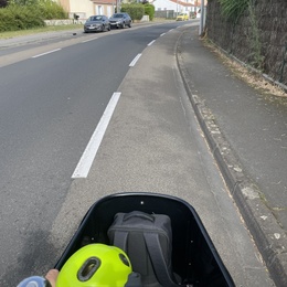 Qui a dit qu'on ne pouvait pas déposer ses enfants à vélo sur le chemin de l'Insee (Nantes) ?