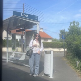 Arrivée à bon port grâce aux transports en commun.