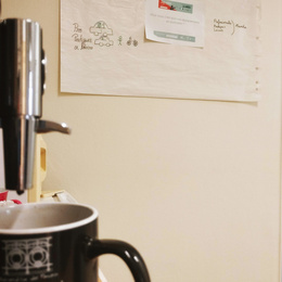 Rien de tel que le point de ralliement de la cafetière pour discuter mobilité !