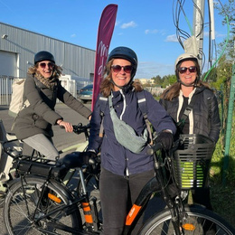 La panoplie parfaite : vélo, casque et lunettes