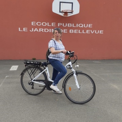 participation de Véronique,ATSEM, en vélo électrique !