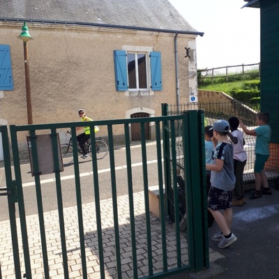 La maîtresse en vélo