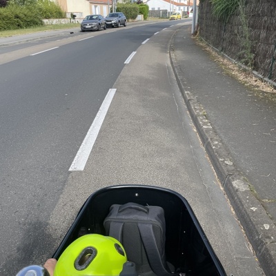 Qui a dit qu'on ne pouvait pas déposer ses enfants à vélo sur le chemin de l'Insee (Nantes) ?