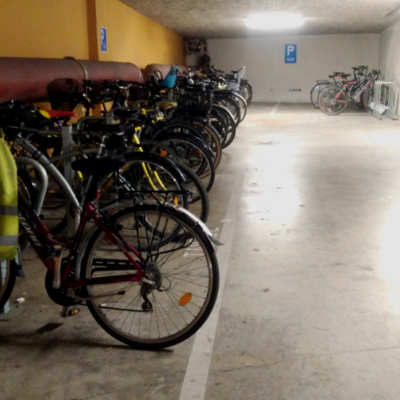 Le parking est bien rempli ce matin !