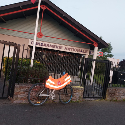 Bravo à Sophie qui a fait le trajet Challonnes/St Barth en vélo ce matin. Départ 6h15.