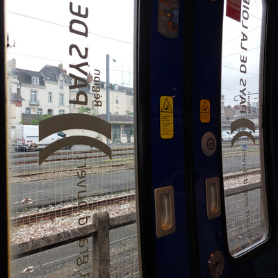 Après son aller/retour Chalonnes/St Barth d'hier en vélo (pas encore de courbatures), Sophie fait son déplacement aujourd'hui en train + bus