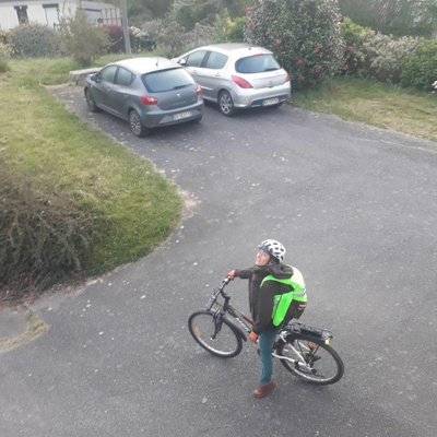 Carole part en vélo depuis la maison direction la gare (Redon/Savenay)!