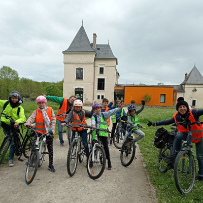 RETOUR DE L'ECOLE EN PASSANT PAR LE CHATEAU DE SAFFRE