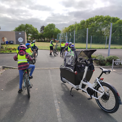 Savoir Rouler A Vélo pendant le Défi :) à l'école primaire de L'Oie