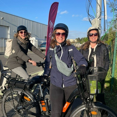 La panoplie parfaite : vélo, casque et lunettes