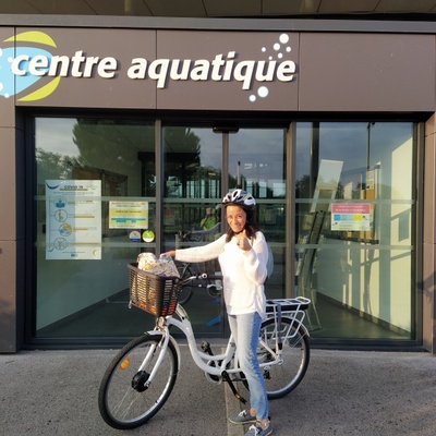 Christelle du centre aquatique à vélo !
